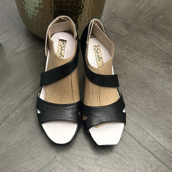 Women's Mega Open Toe Dress Sandal - Picture 4 of 7